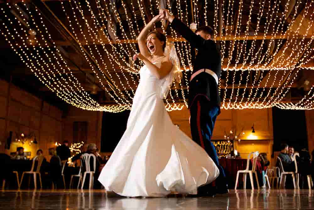 The first dance in Wedding Photography According To Thibault Copleux